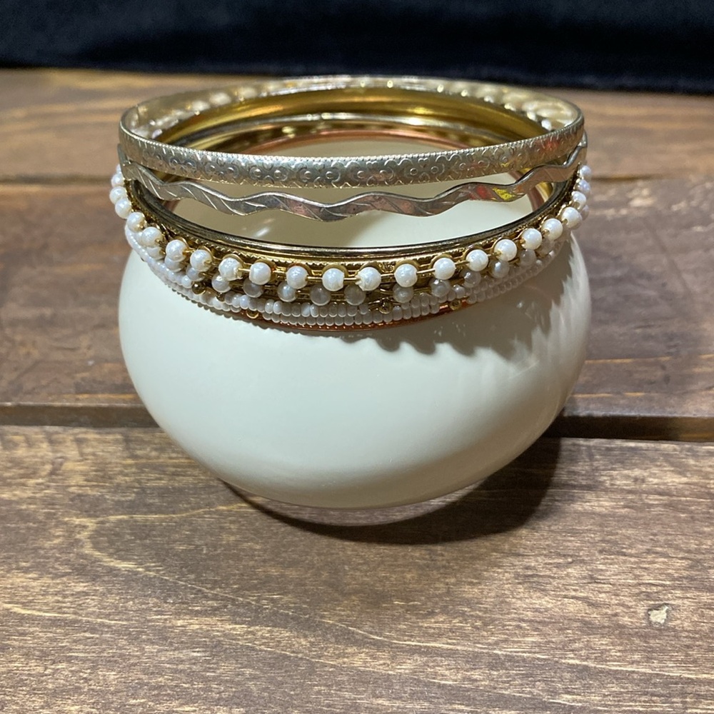 Vintage Large Bangle with additional 7 bangles - Picture 9 of 10